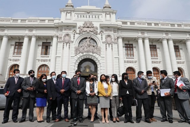 Perú Libre: se eleva a 10 el número de congresistas renunciantes