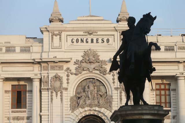 Congreso: parlamentarios electos juramentarán hoy en tres grupos