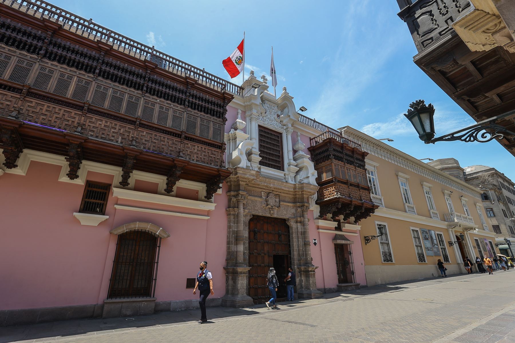 Cancillería: Gobierno peruano dispone retiro definitivo del embajador de Perú en Colombia
