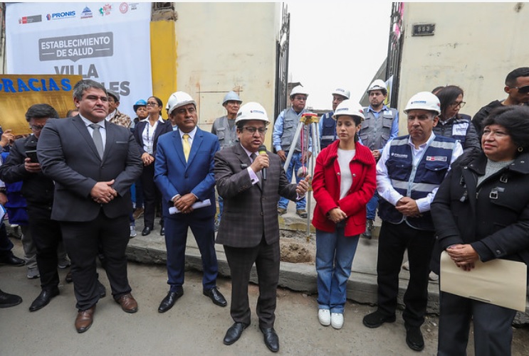 Ministro VÃ¡squez: â€œEstamos empeÃ±ados en construir 1300 centros de salud en todo el paÃ­s y mejorar los Hospitales Centenariosâ€