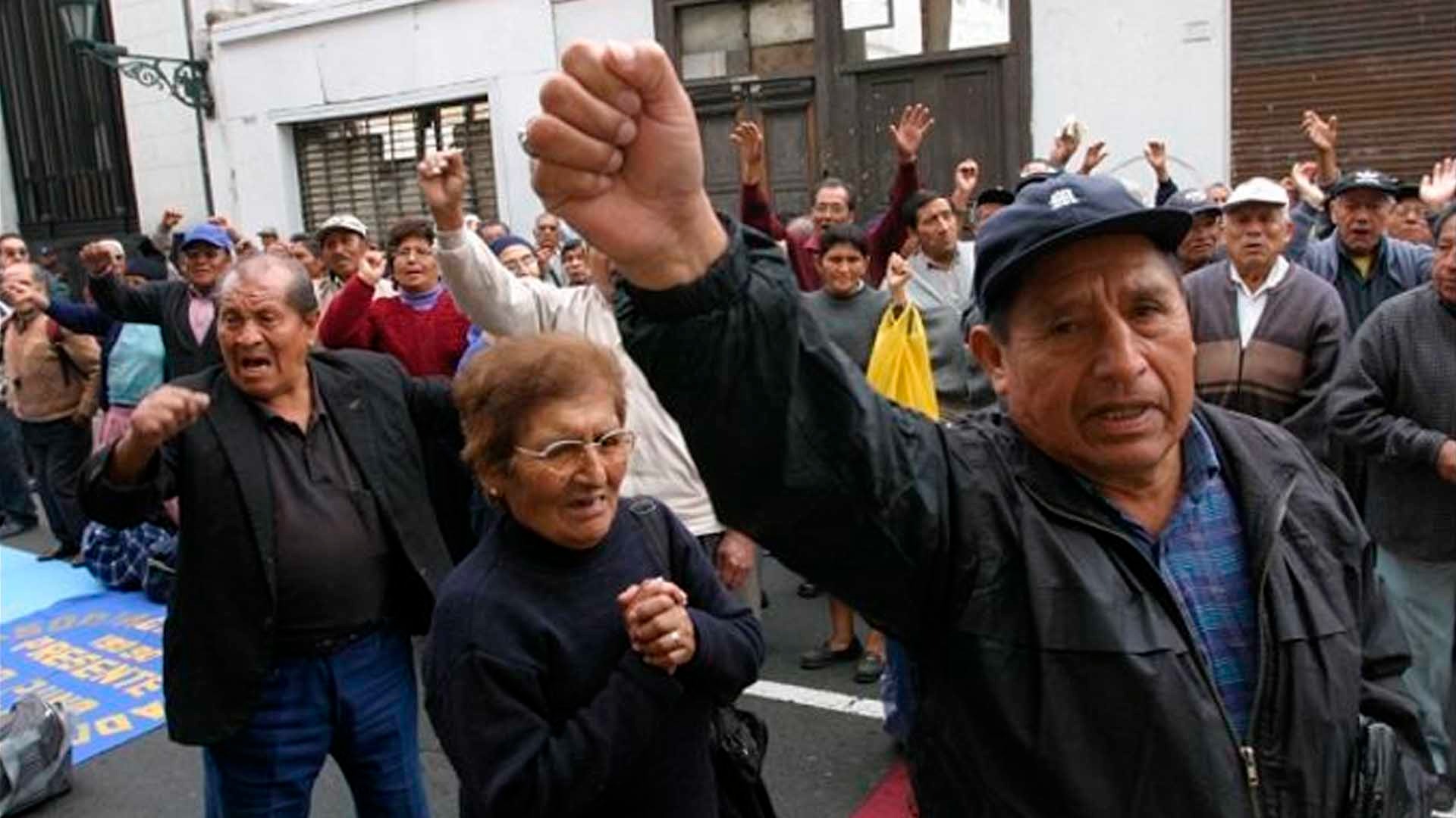 Congreso aprueba aumento de pensiones para maestros jubilados
