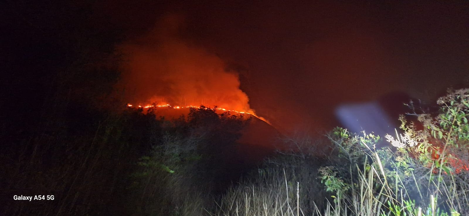 Bomberos de Chachapoyas intensifican esfuerzos en combate de incendios y responden a trÃ¡gico accidente en Yahulicachi