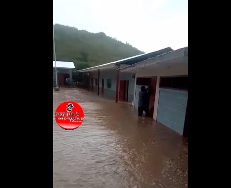 Institución Educativa de Chosgón en el distrito de Jazán se inunda por fuertes lluvias