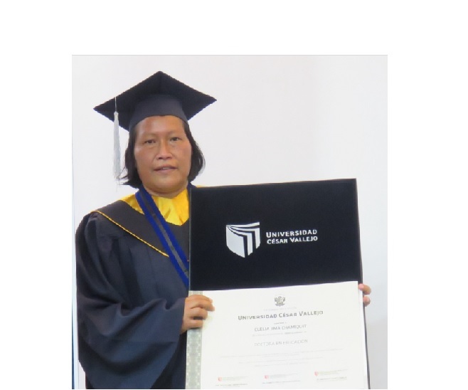 Mujer, lideresa, indígena Awajun, adquiere grado académico de Doctora