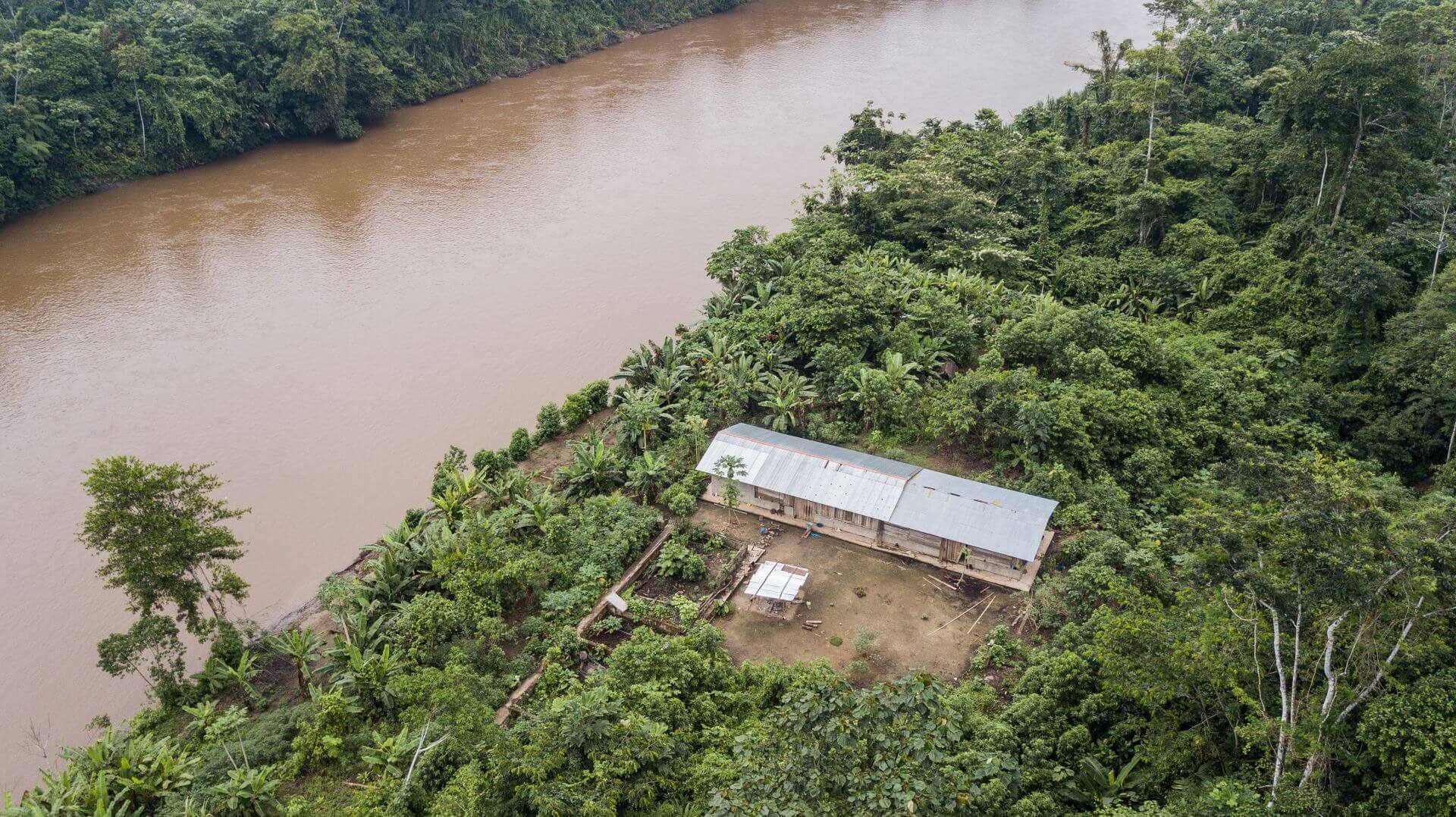 Oro Ilegal se impone en la AmazonÃ­a: Ganarse a la poblaciÃ³n Reportaje de Ojo PÃºblico