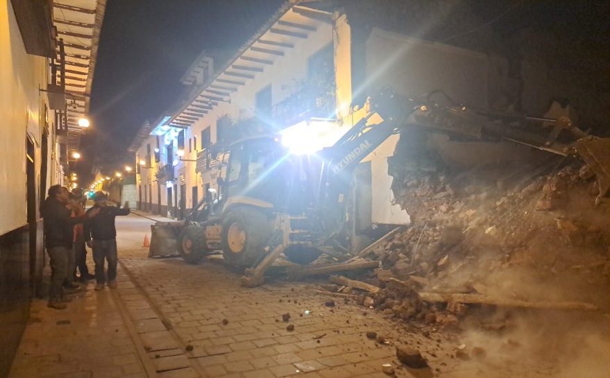 Indignación en Chachapoyas por Ingreso de Maquinaria Pesada al Centro Histórico para Demoler Vivienda