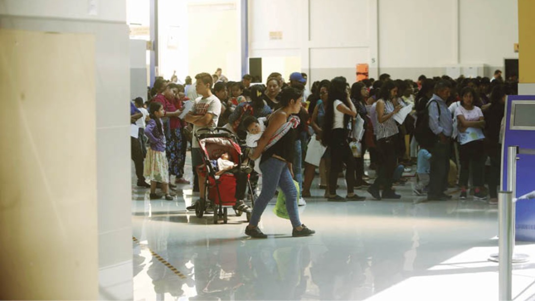 Urgente: Salud pública, un servicio en cuidados intensivos
