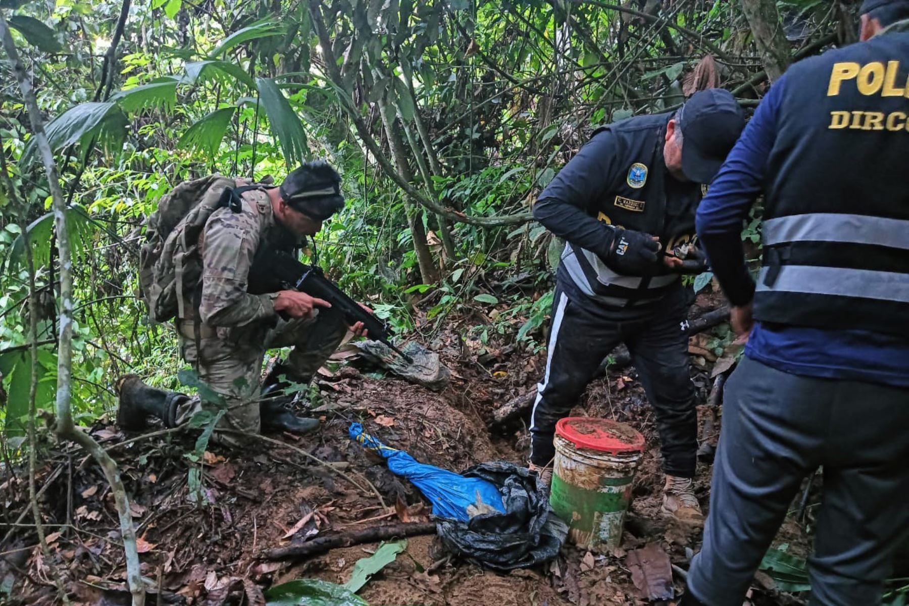 FF. AA. y PNP incautan armamento y explosivos a remanentes de Sendero Luminoso en Ayacucho