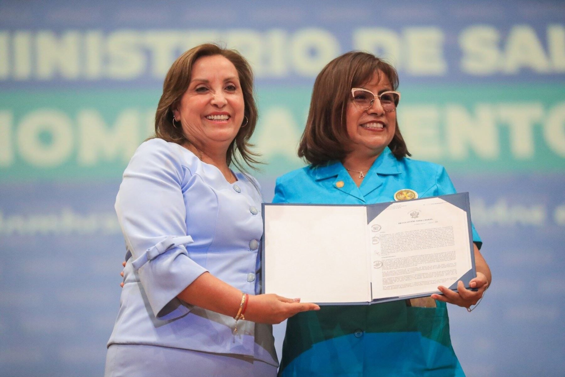 Presidenta: Vamos a trabajar para lograr el nombramiento del 100 % de trabajadores CAS