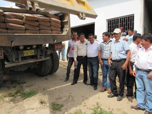 Celis, GH, Milecio, PapilÃ³n y Percy Cercado donan materiales de construcciÃ³n para edificaciÃ³n de bocatoma