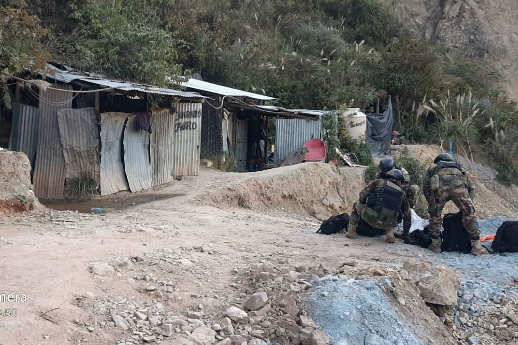 La Libertad: detienen a dos colombianos con explosivos y municiones en Pataz