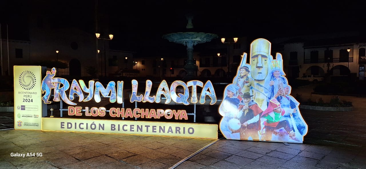 La Plaza Mayor de Chachapoyas se Ilumina para el Raymillacta del Bicentenario 2024