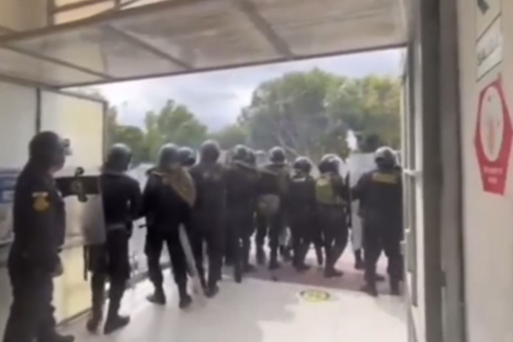 Arequipa: manifestantes atacaron comisarÃ­a El Triunfo en distrito de La Joya