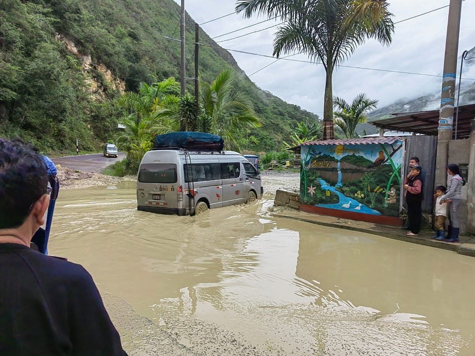 AMAZONAS: fuerte temporal de  lluvias afectan normal trÃ¡nsito vehicular y peatonal en carretera a Pedro Ruiz