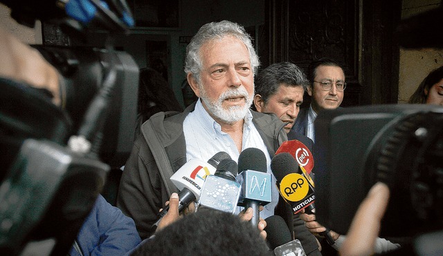 Periodistas respaldan a Gustavo Gorriti, director de IDL-Reporteros, tras persecución en su contra
