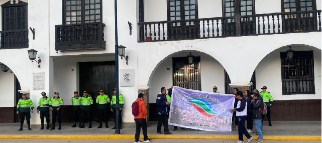 SITRAMUCH inicia huelga indefinida en Chachapoyas exigiendo cumplimiento de pactos colectivos 