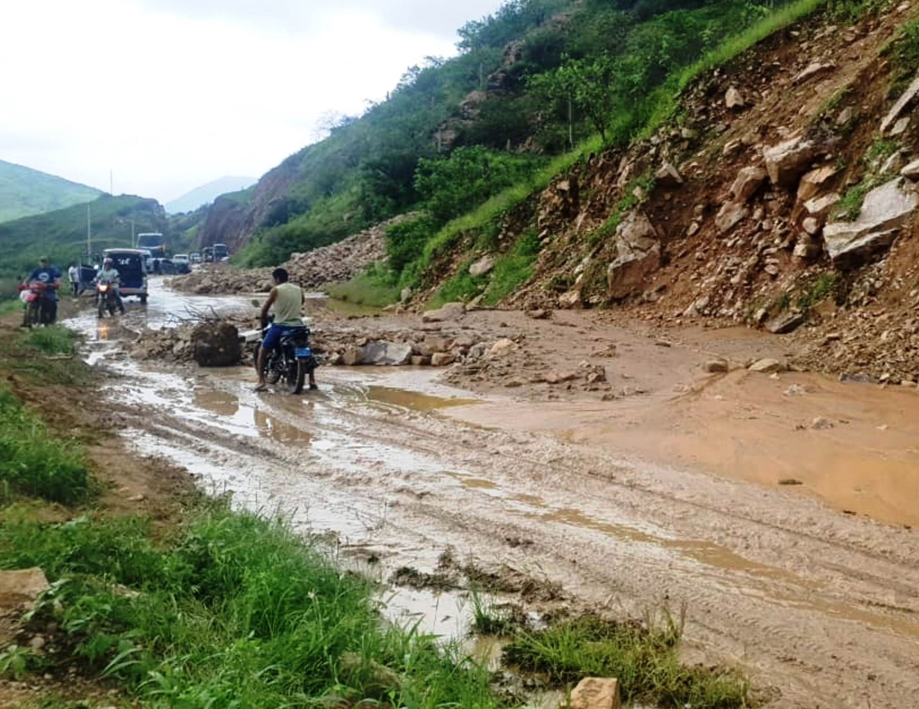Normas Legales: Ejecutivo declara en emergencia 70 distritos por intensas lluvias