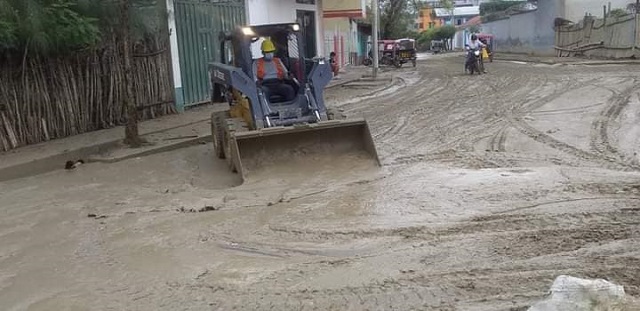 Maquinaria de la MPU realiza limpieza de calles de Bagua Grande