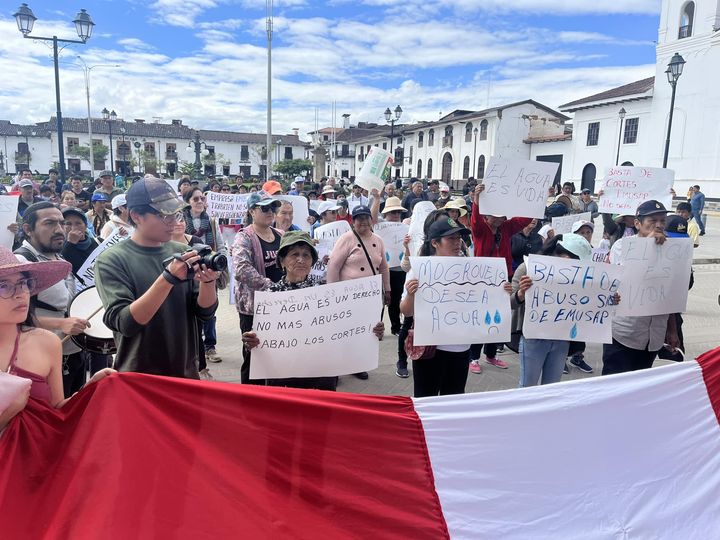 Protesta en Chachapoyas por desabastecimiento de agua mientras líderes de Freddich se reúnen con funcionarios de OTASS Lima