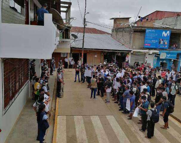 Protestan y exigen inicio de trabajos de obra de agua que se encuentra paralizada más de 10 meses  en Condorcanqui