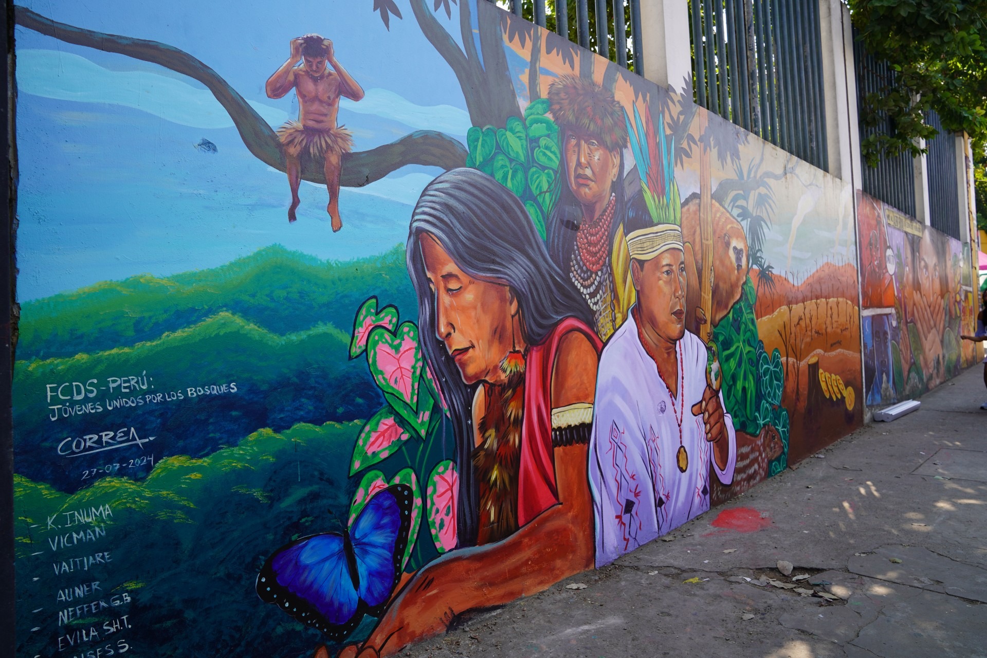 SAN MARTÃN: jÃ³venes pintan mural sobre Defensores Ambientales en colegio Juan JimÃ©nez Pimentel de Tarapoto