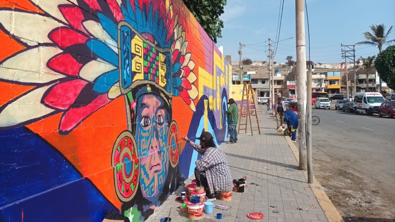Ministerio de Cultura: Artistas llenan de color las calles de Trujillo con un mural que promueve el poder de lo colectivo