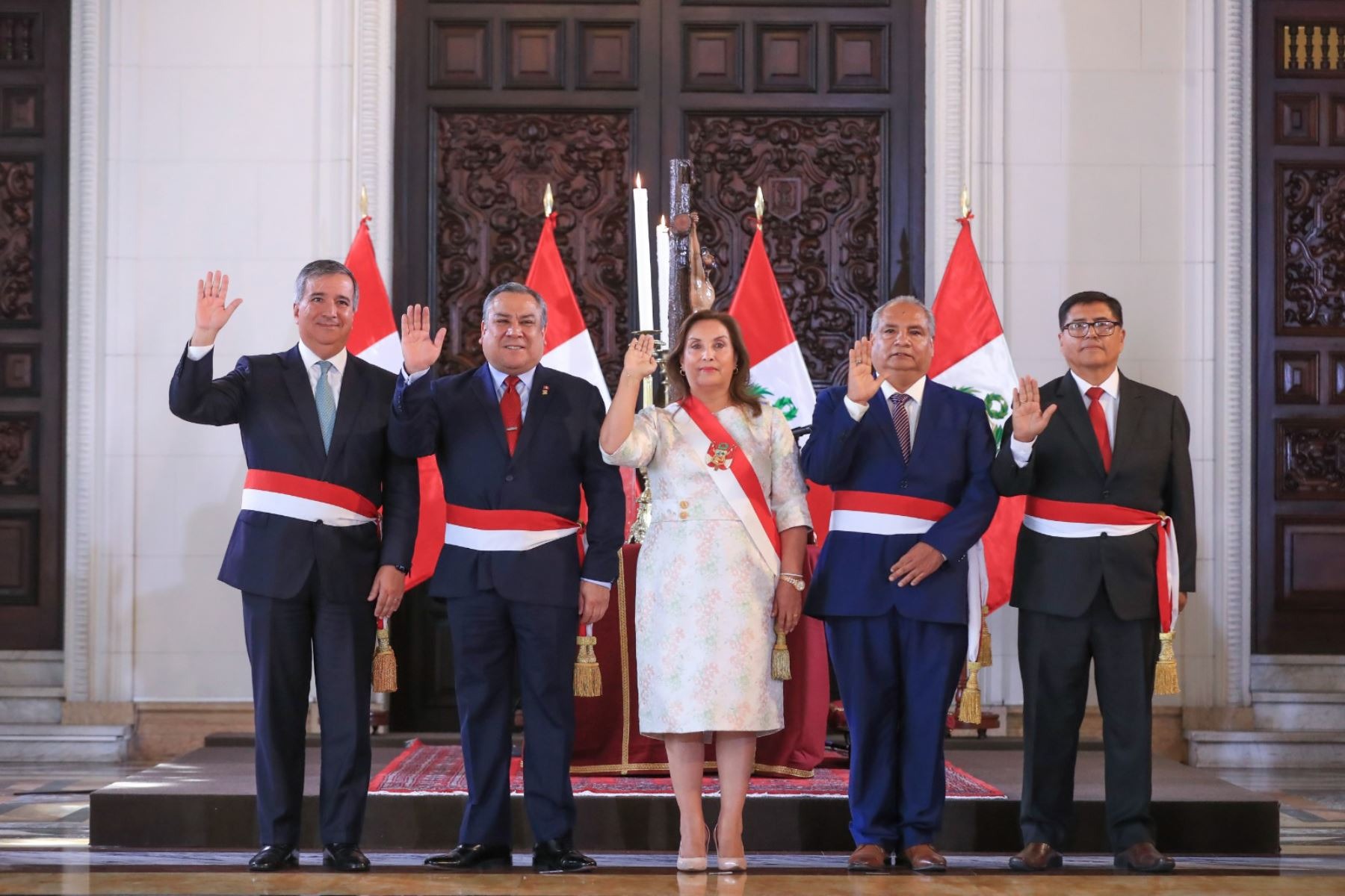 Presidenta Boluarte toma juramento a nuevos ministros