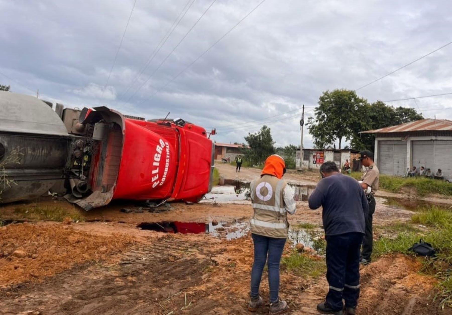 OEFA despliega brigadas con drones y equipos de monitoreo para enfrentar incendios forestales en cinco regiones del país