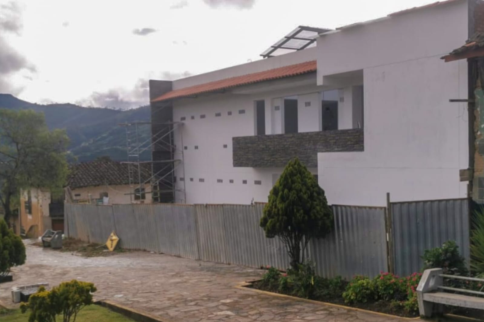Luya: Gobernador Gilmer Horna supervisa avance de obra del nuevo Palacio Municipal de Santo Tomás