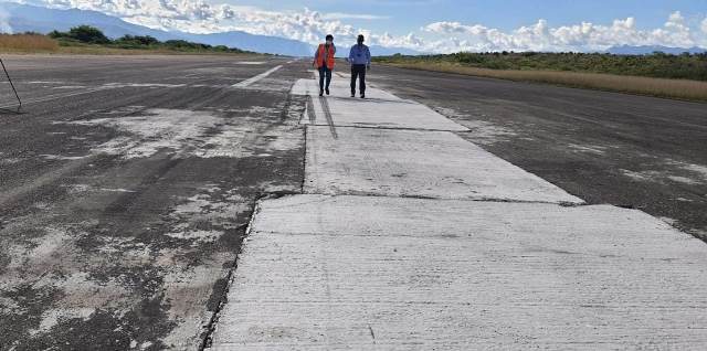 Inició parchado de pista de aterrizaje del aeropuerto de Jaén