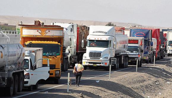 Gobierno no atiende paro de camioneros