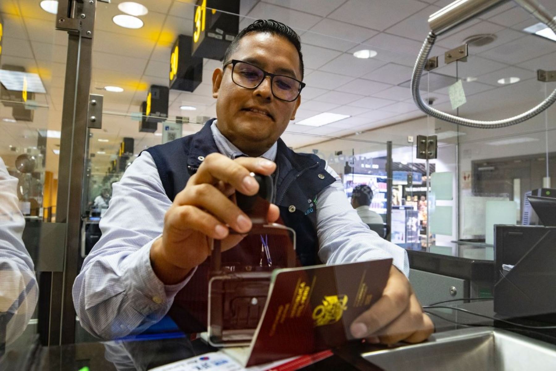 Perú elimina desde el lunes 29 sellado de pasaportes para ingreso y salida del país