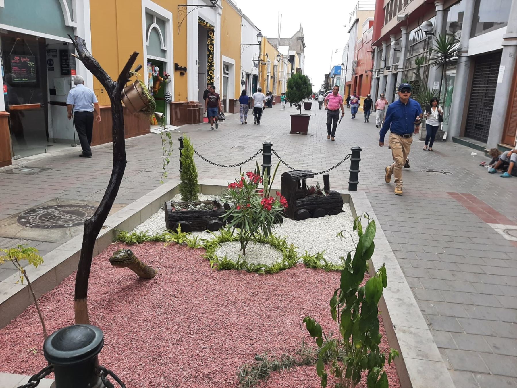 Trujillo recupera ornato: recuperan piletas de paseo Pizarro y las convierten en jardines