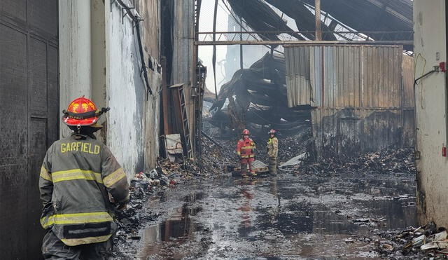 Confinan totalmente incendio en Cercado de Lima tras casi 100 horas: cuatro edificios colapsaron