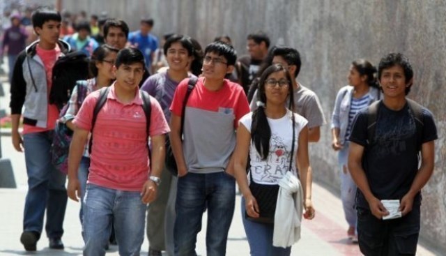 Practicantes tienen derecho a medio sueldo adicional cada seis meses