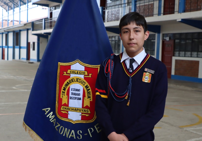 Estudiante de Amazonas Destaca en Juegos Florales Escolares con Obra sobre Paz y Diversidad 