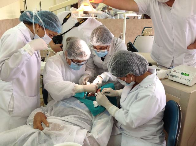 Gobierno beneficiará con prótesis dentales a más de 34,000 adultos mayores