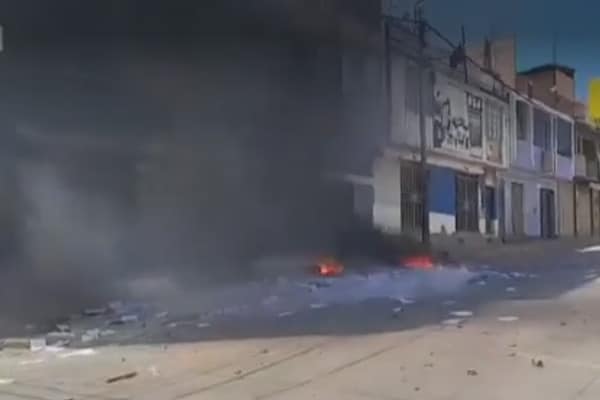 Huanta: población enardecida quema Fiscalía y amenazan con atentar contra Comisarías
