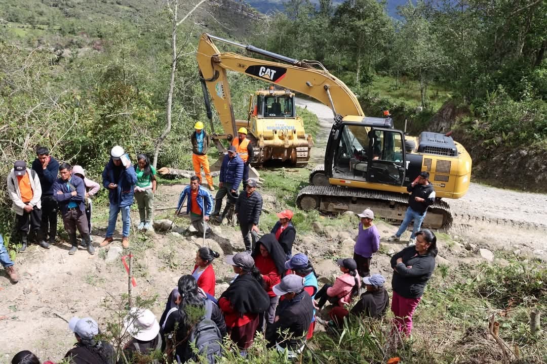 Contraloría detecta irregularidades: Obra de camino vecinal se encuentra paralizada por falta de permisos ambientales