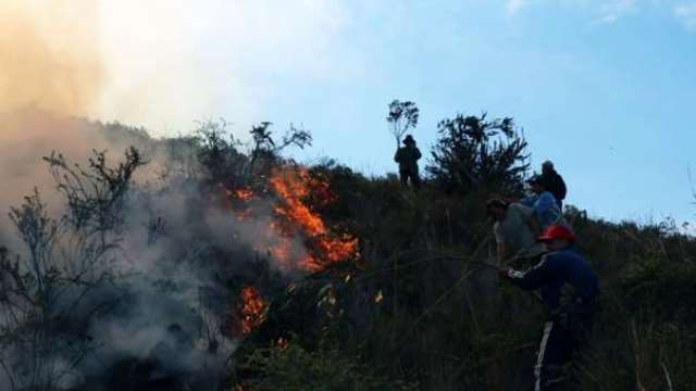 Madre e hija detenidas por iniciar incendio forestal en Cusco