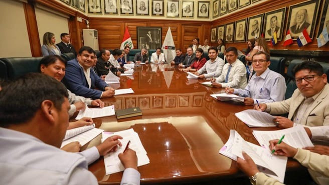 Fiscal de la NaciÃ³n se reuniÃ³ con deudos de fallecidos en protestas
