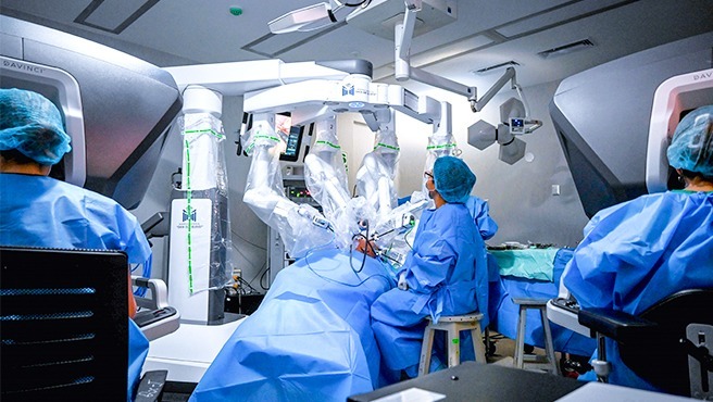 Hospital Dos de Mayo realiza con éxito sus primeras 8 cirugías robóticas pediátricas en el país