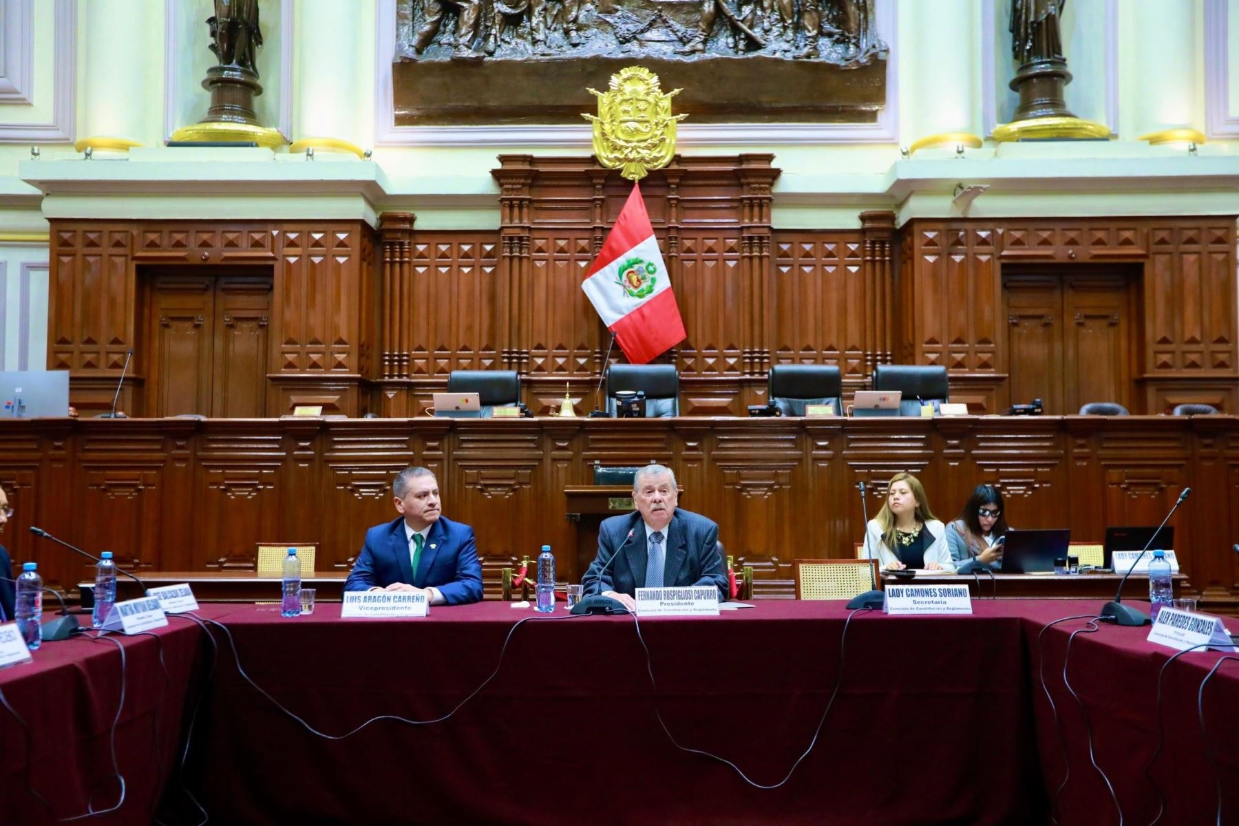 Congreso: comisión restituye financiamiento privado de personas jurídicas para partidos