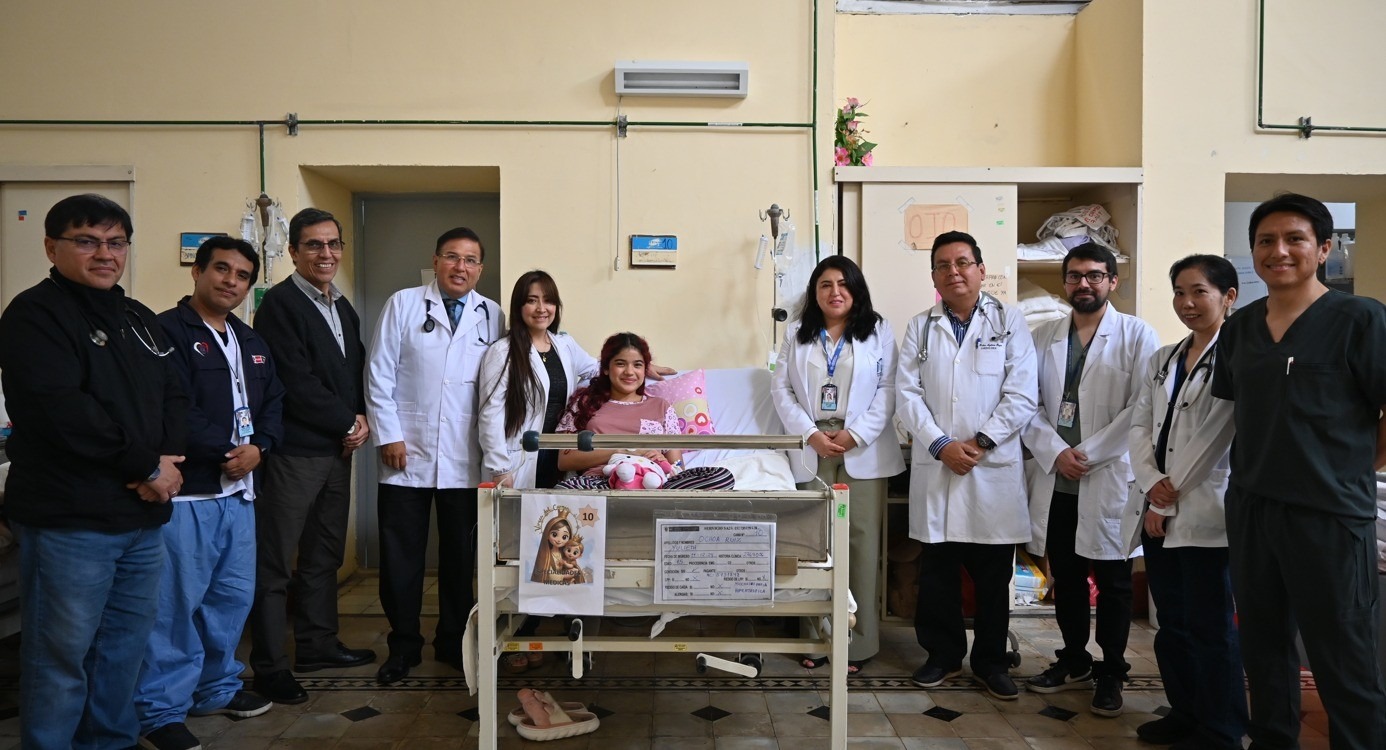 Minsa: Hospital Dos de Mayo implanta el primer desfibrilador subcutáneo y salvan la vida de una adolescente