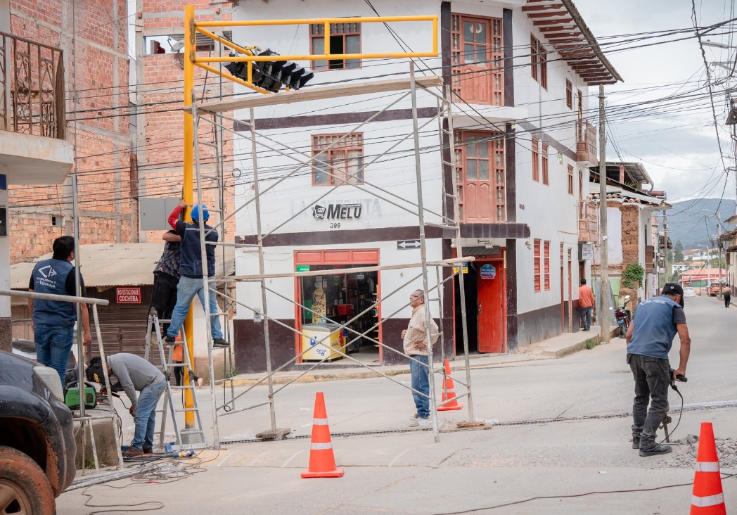 Municipalidad de Chachapoyas Instala Nuevos Semáforos para Mejorar Seguridad Vial