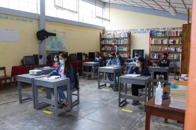 35 estudiantes retornaron a la semipresencialidad y 21 reciben educación a distancia en I. E. S. Ciro Alegría de Yomblón - Pizuquia