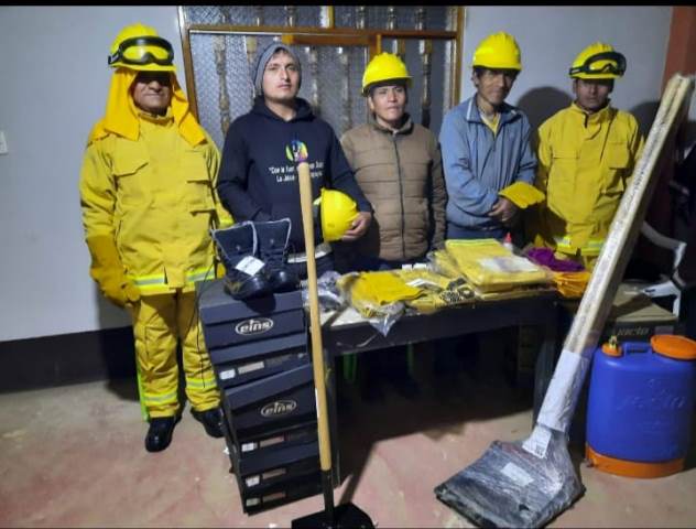 Red de Conservación Voluntaria de Amazonas dona equipos de protección personal para el combate contra incendios forestales