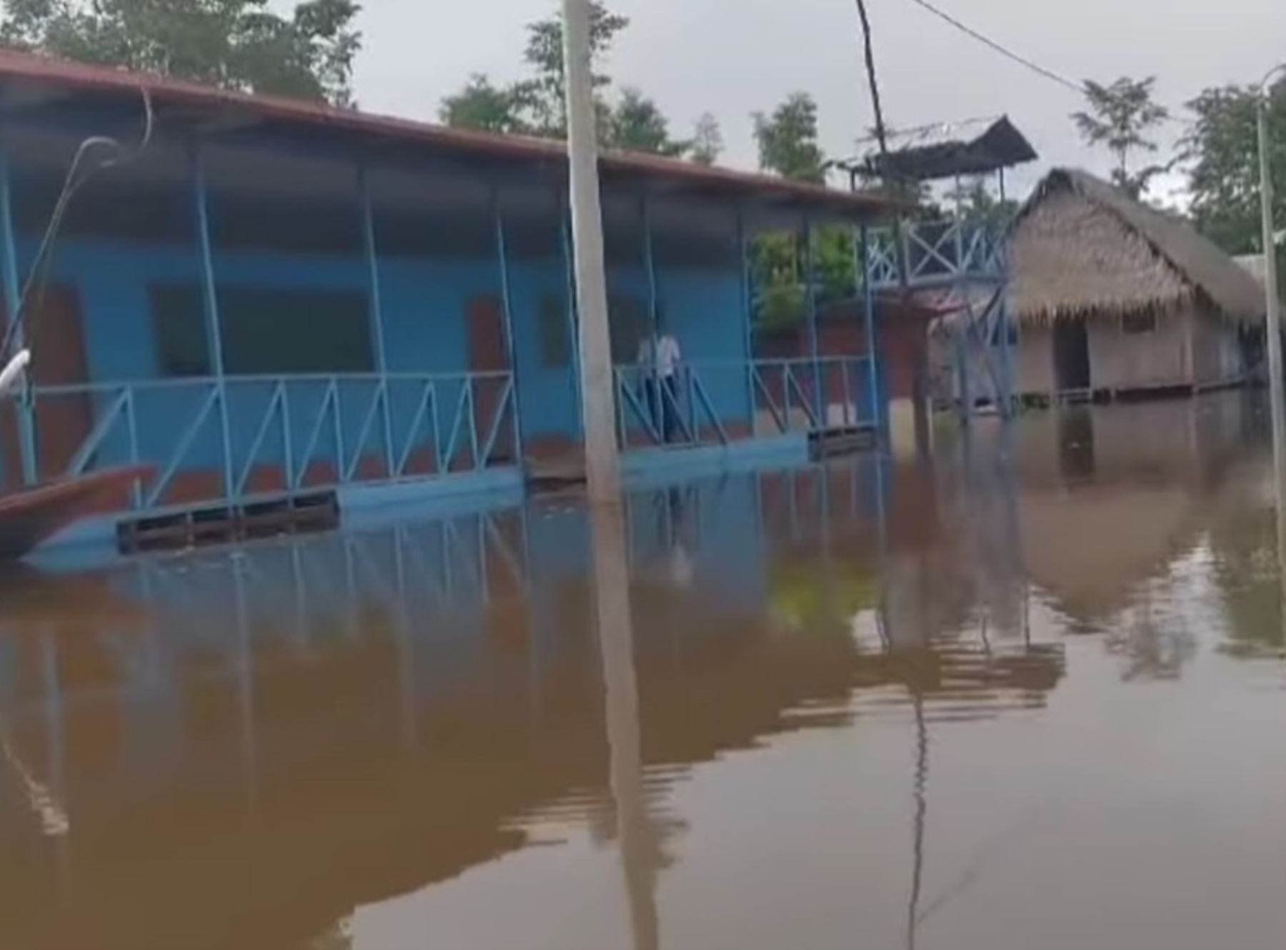 Colegios de Ucayali con daños por lluvias postergarán una semana inicio del año escolar