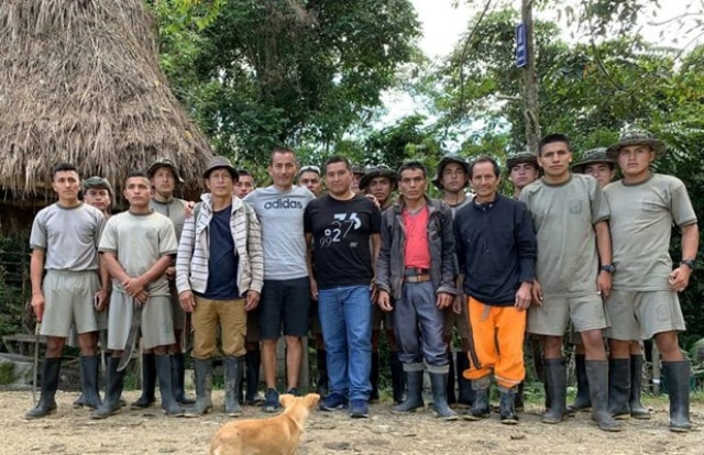Soldados del Ejército Peruano y Comuneros limpian trayectoria de la Marathón Ultra Amazonas