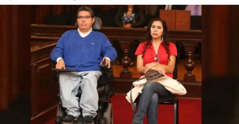 Michael Urtecho y esposa huyen y juez ordena su captura